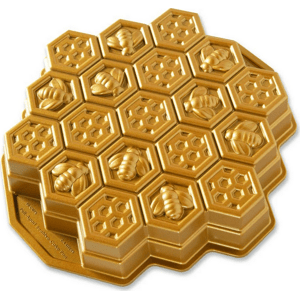 NW Forma včelí plástev 10 cup zlatá Nordic Ware